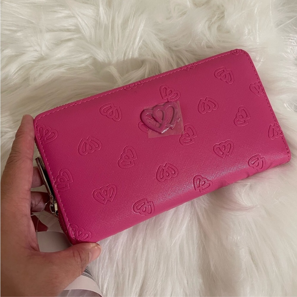 Betsy Johnson Azalea Rosebud Quilted Zip Around Wallet - Picture 2 of 5